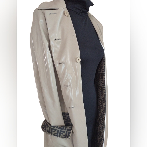 Authentic Fendi A Effet Verni Long Trench Coat - Picture 7 of 17